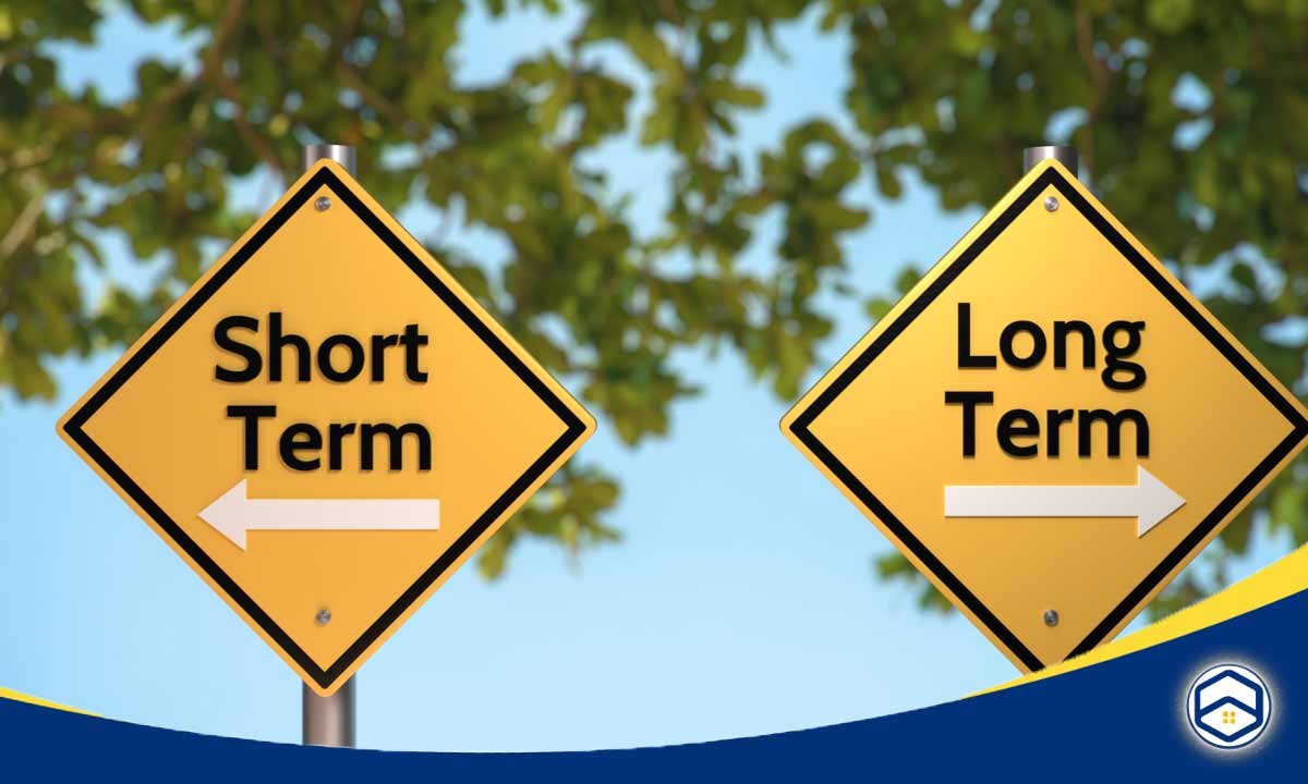 An infographic illustrating the differences between long-term rentals and short-term rentals, relevant to the topic of long-term rental in Houston.