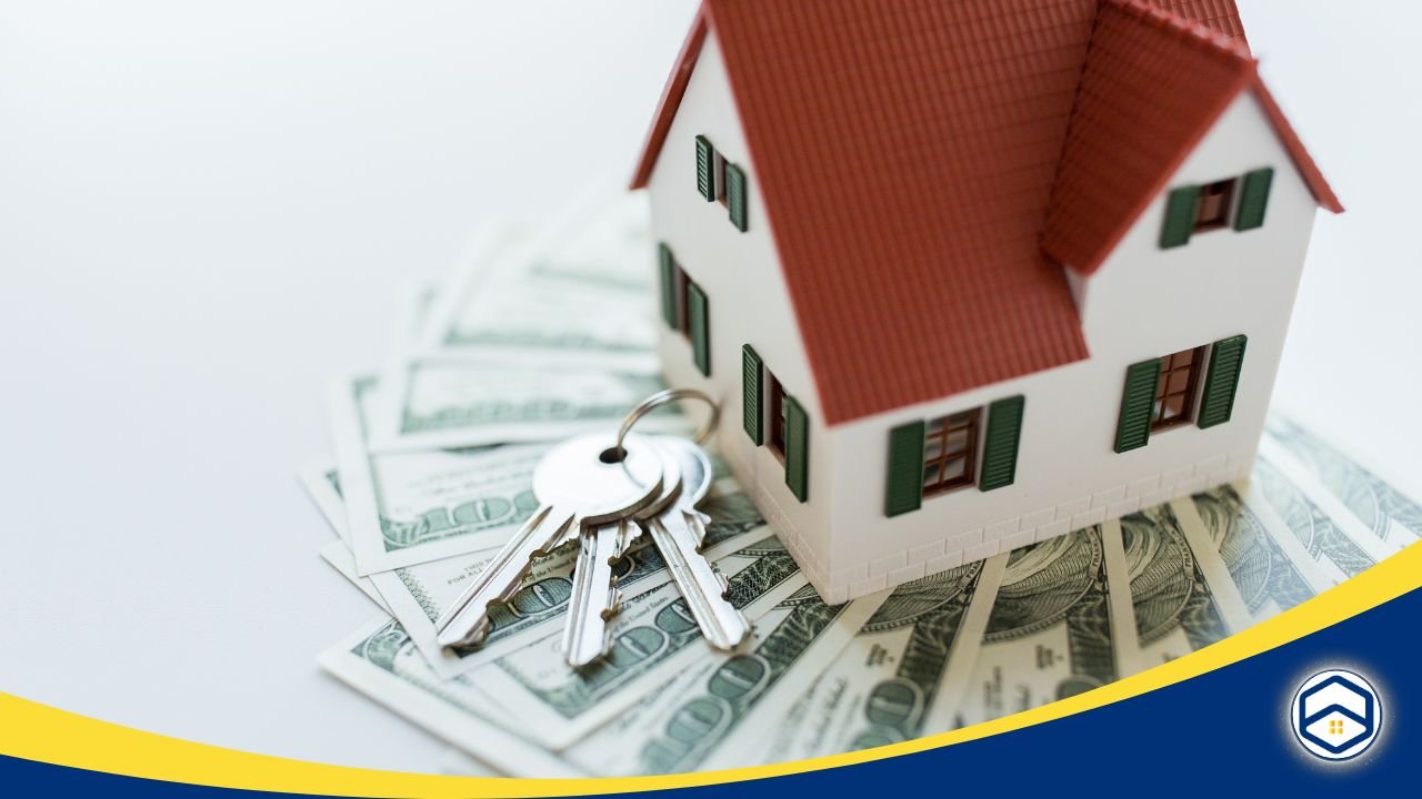 Model house with a red roof placed on dollar bills with a set of keys to prepare for organizing a move in Conroe.